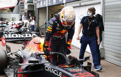 🎥 | Boardradio Max Verstappen na crash Charles Leclerc: 'Dit maakt me kwaad'