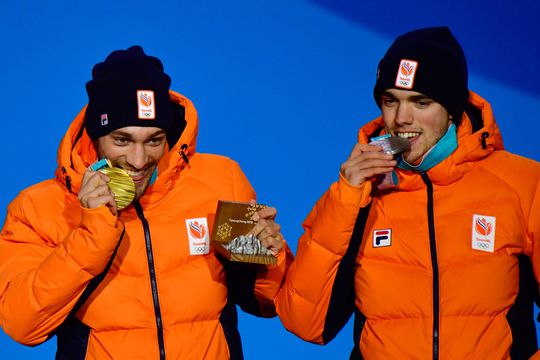 Nuis, Roest én Van Kerkhof krijgen hun medailles (video)