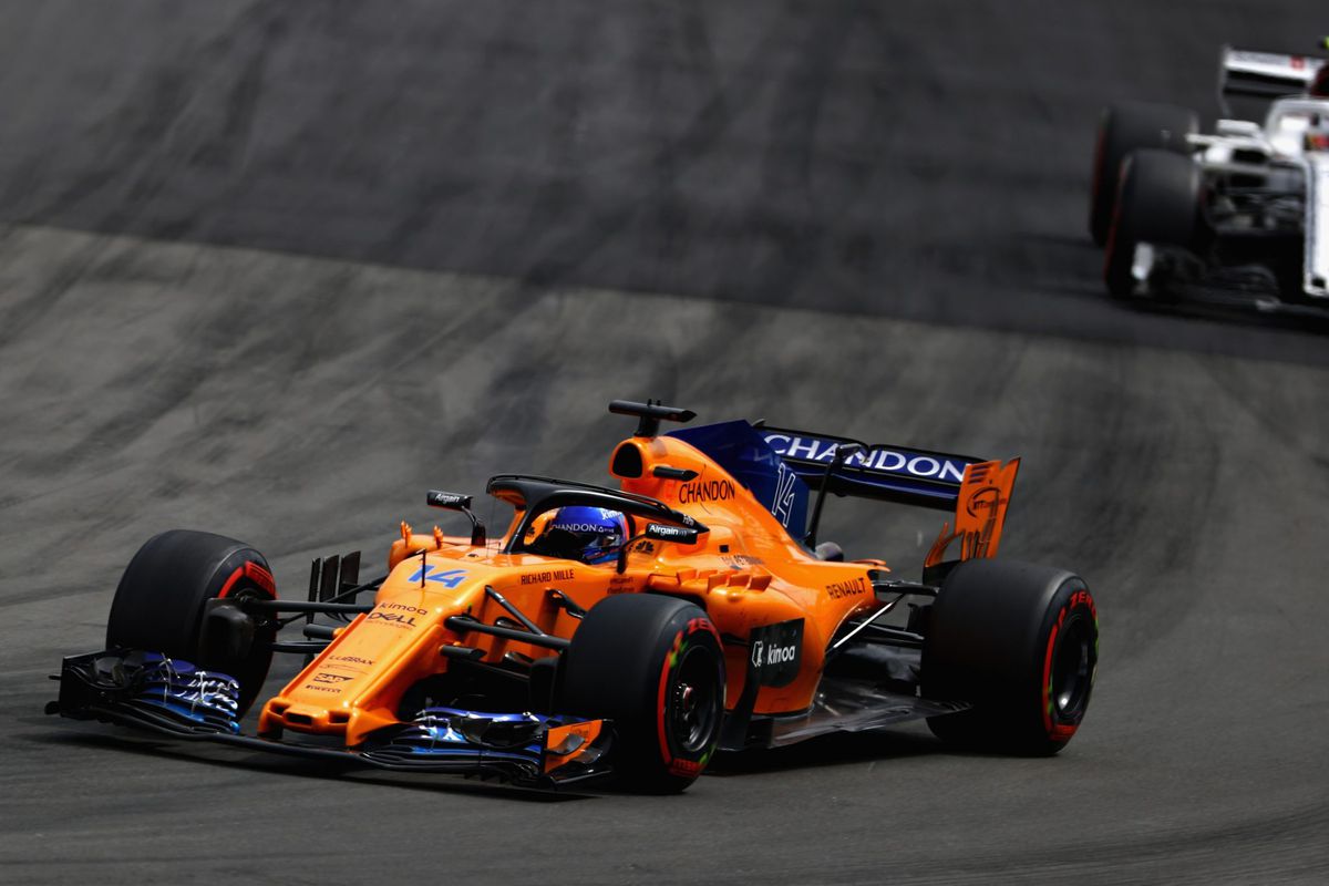Sneu! Fernando Alonso valt tijdens zijn 300e GP uit met uitlaatproblemen