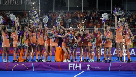 🎥 | Dolle vreugde na 3e wereldtitel op rij voor de hockeysters: 'De zoveelste titel, maar de 1e keer op deze manier'