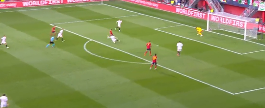 🎥 | Pijlsnelle goal van Spanje! Pino scoort al binnen 3 minuten na blunder Italië