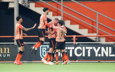 Degradatiekraker: Volendam stukje veiliger, Cambuur nóg dieper in de problemen