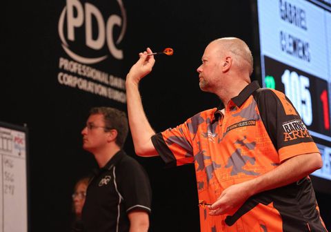 UK Open: Raymond van Barneveld vliegt er direct uit