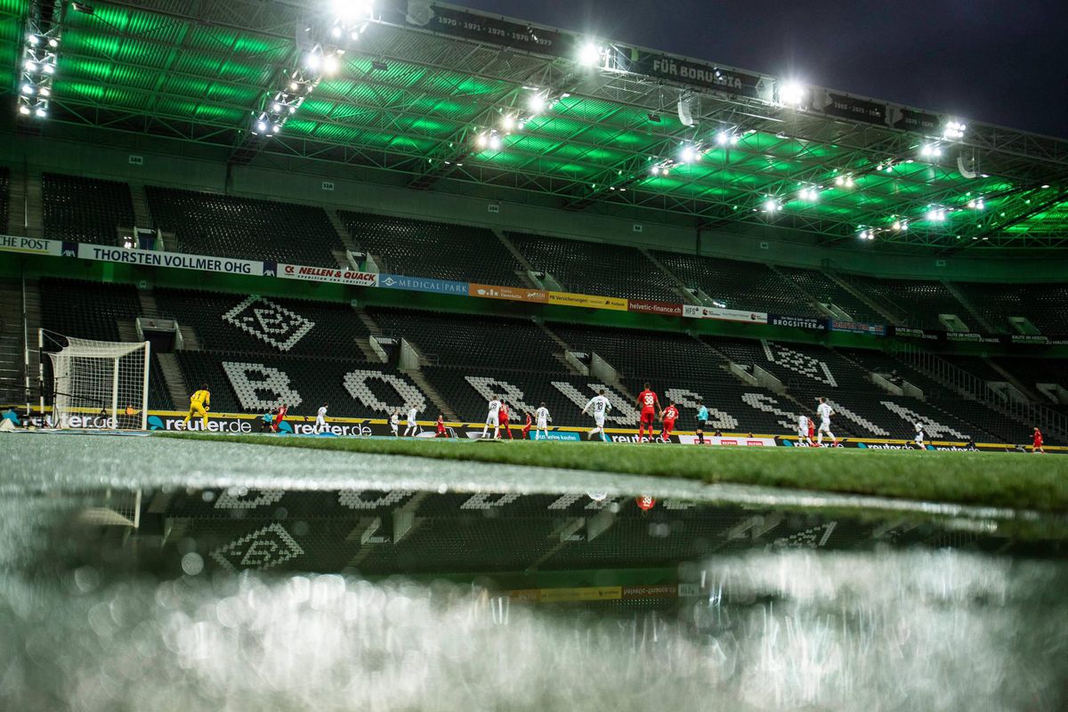 Van Merkel hoeven de voetballers niet per se 2 weken in quarantaine: 'Kan ook korter'