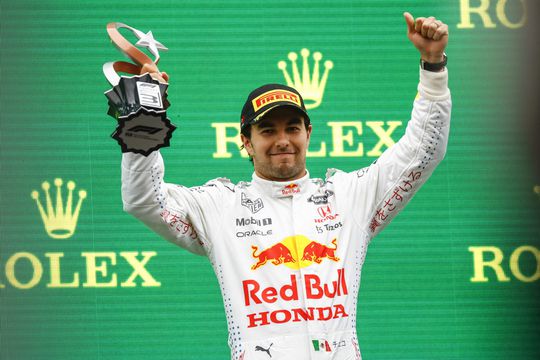 Sergio Pérez tegen Max Verstappen: 'Je bent me tequila verschuldigd!'