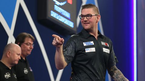 Ron Meulenkamp voegt zich met twee 9-darters op rij in een bijzonder mooi rijtje