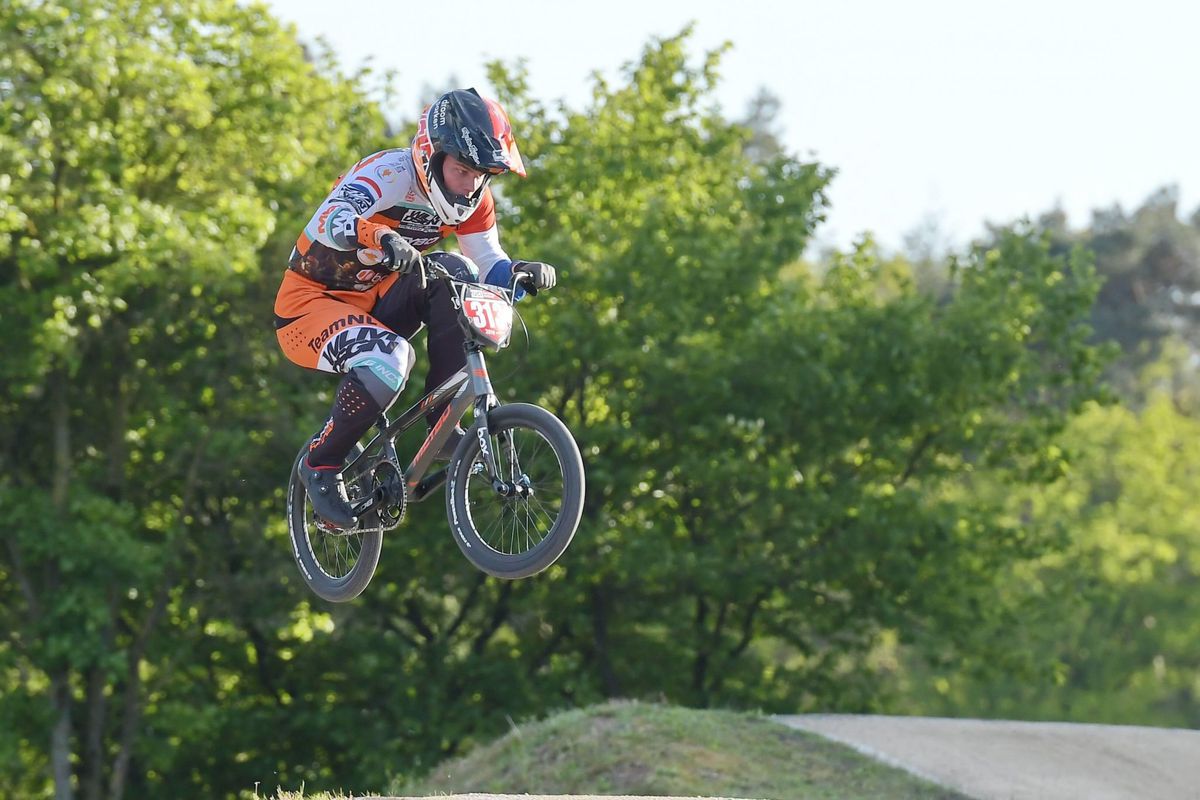 Kimmann wint weer op BMX in Frankrijk, Smulders moet het doen met zilver