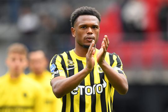 RC Lens presenteert Vitesse-smaakmaker Loïs Openda: 'Heeft rood-goud DNA'