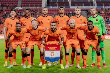 🎥 | Ronald de Boer spreekt bij Rondo lovend over jonge Feyenoorders in Oranje