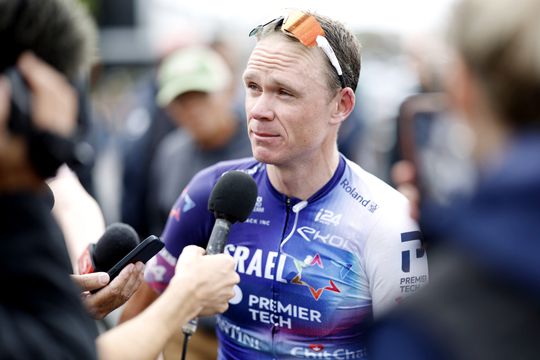 Eigen ploegbaas muilkorft Chris Froome na niet-selectie Tour: 'Is zijn geld niet waard'