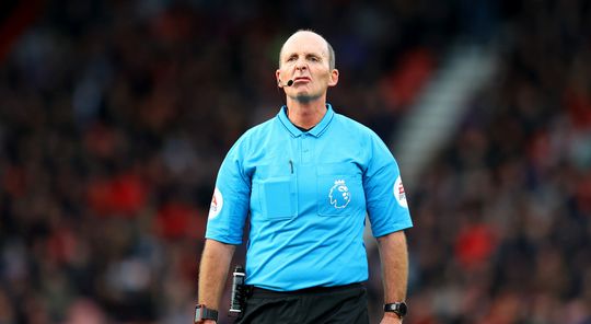 Deze absolute scheidsrechterslegend in de Premier League kapt er na zondag mee