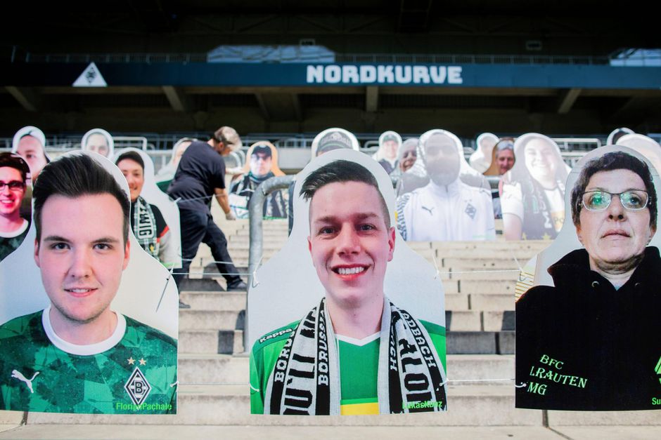 Gladbach-fans kunnen voor 19 euro een kartonnen versie van zichzelf in het stadion zetten