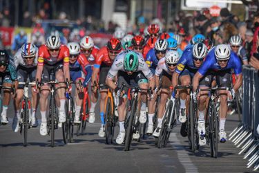 🎥 | Davide Ballerini wint ook 2e Provence-etappe, Julian Alaphilippe HARD onderuit