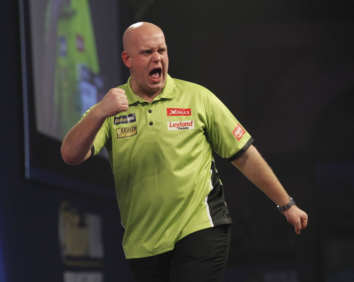 Van Gerwen haalt opgelucht adem na bizarre thriller tegen dappere Reyes (video)