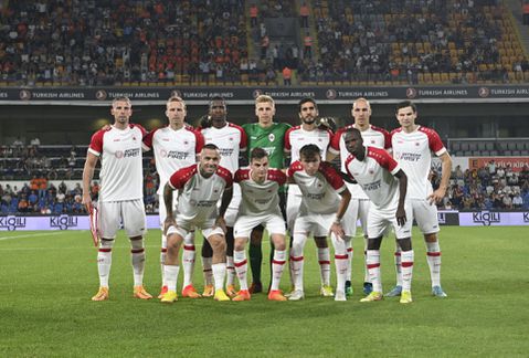 Mark van Bommels Antwerp perst er last-minute een gelijkspelletje uit bij Istanbul Başakşehir