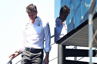 Mercedes-baas Wolff weet niets van gesprekken met Verstappen over overstap