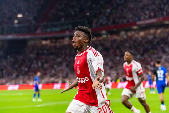 Ajax heeft het lang lastig met Heracles Almelo, maar start Eredivisie toch met ruime zege