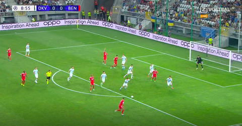 🎥 | 'Schmidt-ball': Benfica stuurt Dynamo Kiev van het kastje naar de muur bij openingsgoal