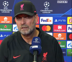 🎥 | BOOS! Jürgen Klopp loopt weg bij interview: 'You are not a nice person'
