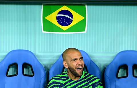 'Dani Alves ruilt gesigneerde shirts voor peuken in Spaanse bajes'