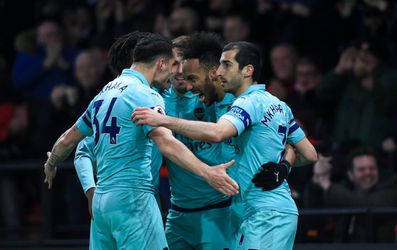 Blunderende Foster helpt Arsenal aan belangrijke overwinning op Watford (video)