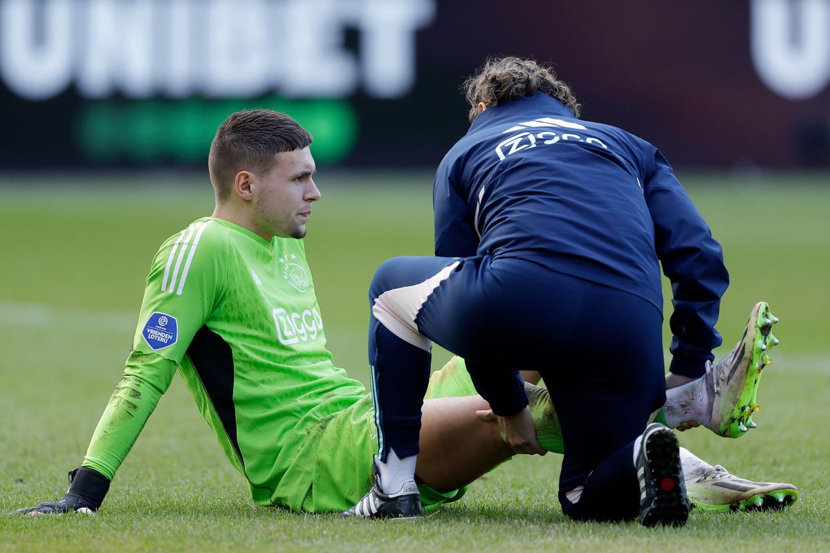 Nog meer problemen: Ajax mist Jay Gorter tegen Brighton, ook Devyne Rensch ontbreekt