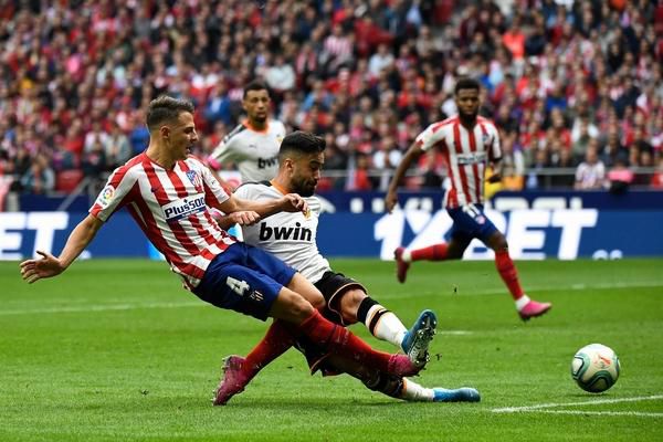 Weer 2 spelers van Atletico hebben corona: Arias en Diego Costa lopen virus op vakantie op