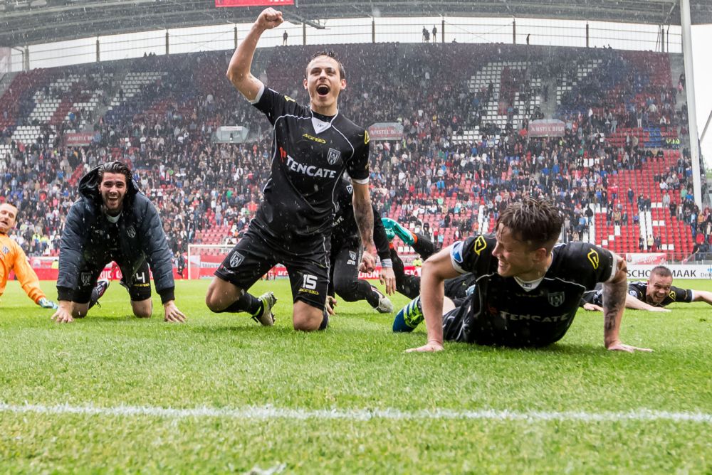 Huldiging Heracles op dak van McDonald's