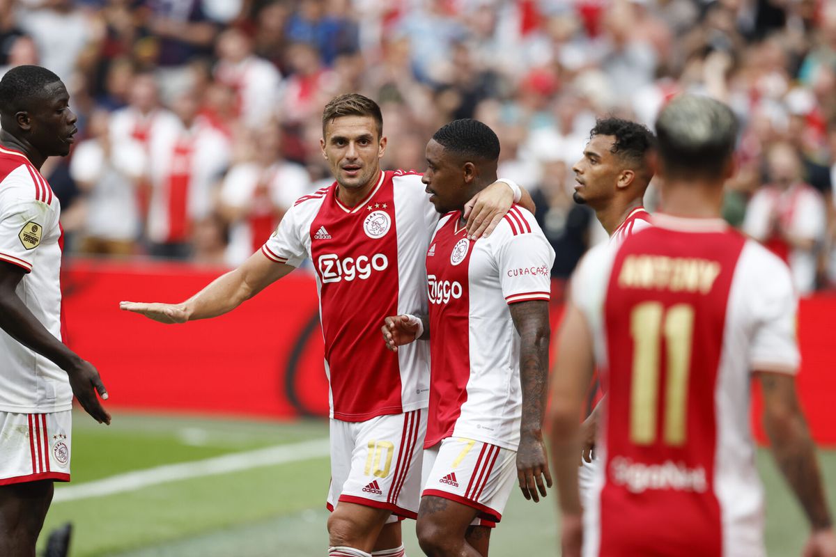 Doelpuntenfestijn! Ajax vernietigt FC Groningen met hattrick Bergwijn en wereldgoal Antony
