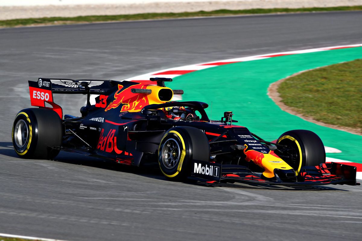 Verstappen scheurt naar 4de tijd op productieve eerste testdag