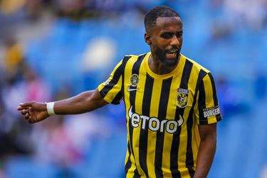 Vitesse-back Eli Dasa mist seizoensontknoping vanwege DEZE reden: 'Kon niet anders'