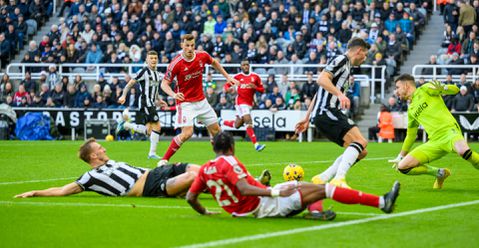 Hattrick-held Chris Wood doet Newcastle United veel pijn namens Nottingham Forest