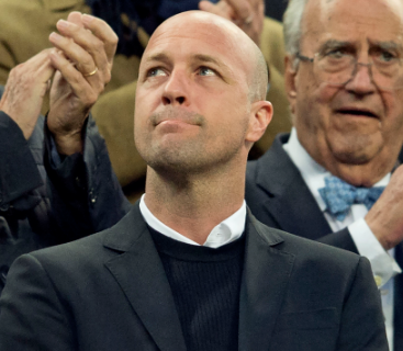 Petitie op Facebook: 'Laat Jordi Cruijff kampioensschaal uitreiken'