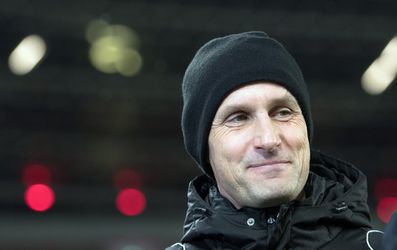 Trainer Leverkusen maakt mega schwalbe (video)