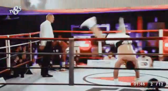 🎥 | Bokser Mahmoud Charr wint bij comeback maar FAALT bij hilarische celebration