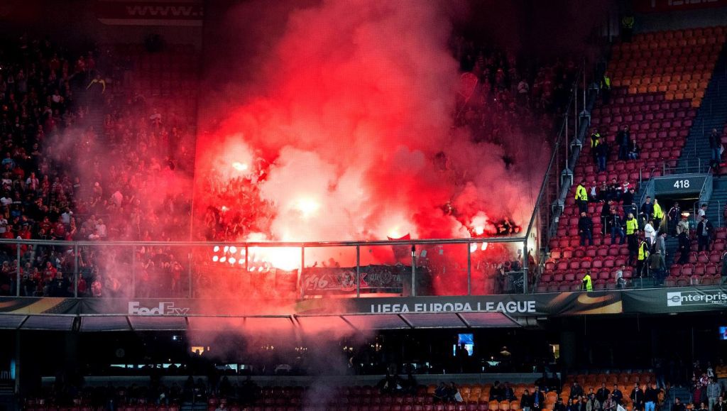 Standard roept fans op zich te gedragen na Ajax-uit