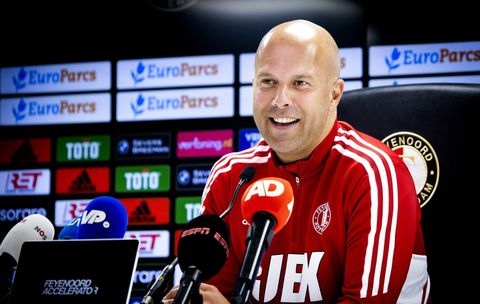 Arne Slot heeft (te) veel Formule 1 gekeken: 'To finish first, you first have to finish'