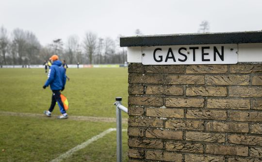 Agent in burger moet kopschoppende amateurvoetballer aanhouden