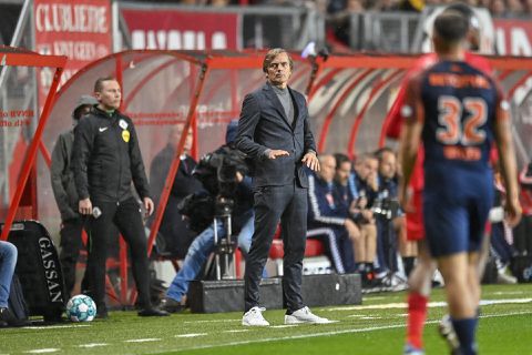 FC Twente bezorgt trainer Phillip Cocu een debuut bij Vitesse om snel te vergeten