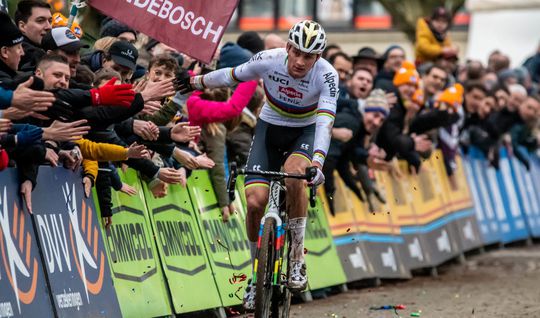 Mathieu van der Poel wint 'MK' met straatlengte voorsprong