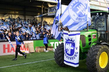 😂🎥 | Waarom Spakenburg - PSV later begon? De trekker kwam niet van het veld af
