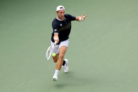 Tallon Griekspoor verliest titanenstrijd in 1e ronde van de US Open, ook Arantxa Rus moet toernooi verlaten