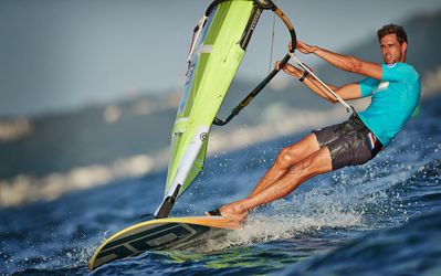 Windsurfers Van Rijsselberghe en Badloe beginnen goed op WK