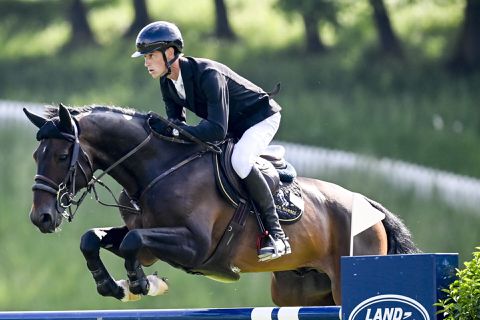 Nederlandse springruiter wint wereldbekerwedstrijd in Oslo met de hengst Turbo Z