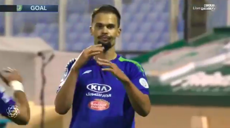 🎥 | Mitchell te Vrede maakt hattrick, Saoedische commentator wordt GEK: 'TE FREDDY!'