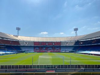 📸 | Gruwelijk: Ajax-fans toveren lege Kuip om in Amsterdamse voetbaltempel