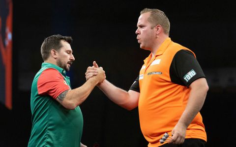 Dirk van Duijvenbode na World Cup of Darts-exit: 'Zat er wel in, kwam er niet uit'