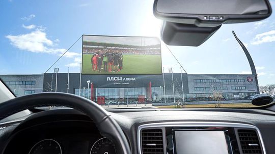 FC Midtjylland verzint geniale oplossing voor spelen zonder publiek: 'drive-in-voetbal'