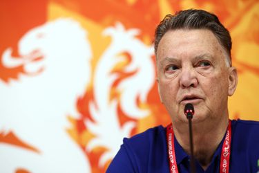 🎥 | Louis van Gaal in de clinch met Valentijn Driessen op persconferentie in Qatar: 'Jij bent écht ongelofelijk'