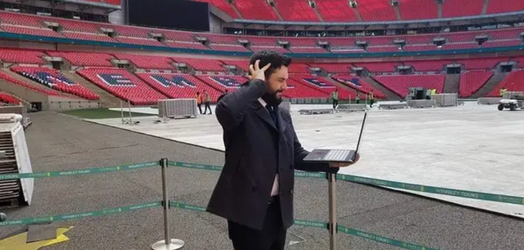 😂📸 | Deze man speelde een Football Manager-finale op Wembley